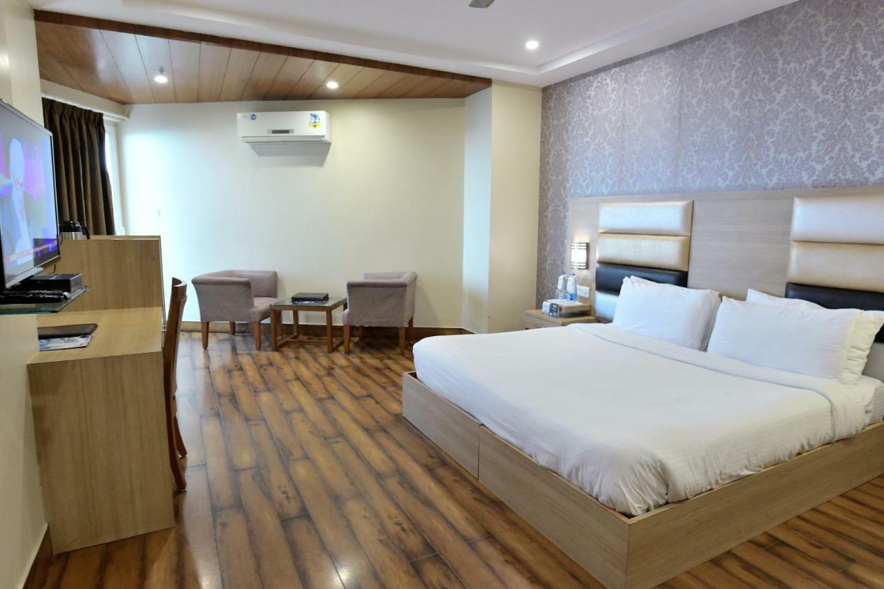Hotel Inclover-A Peaceful Retreat Dharamshala Bagian luar foto